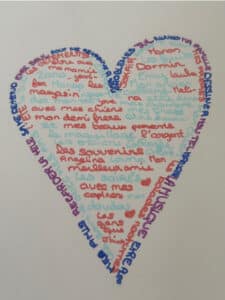 Cœur formé de mots manuscrits en bleu, rouge et turquoise : "Dormir", "meilleure amie", "famille", "remercier", "musique", "amis".